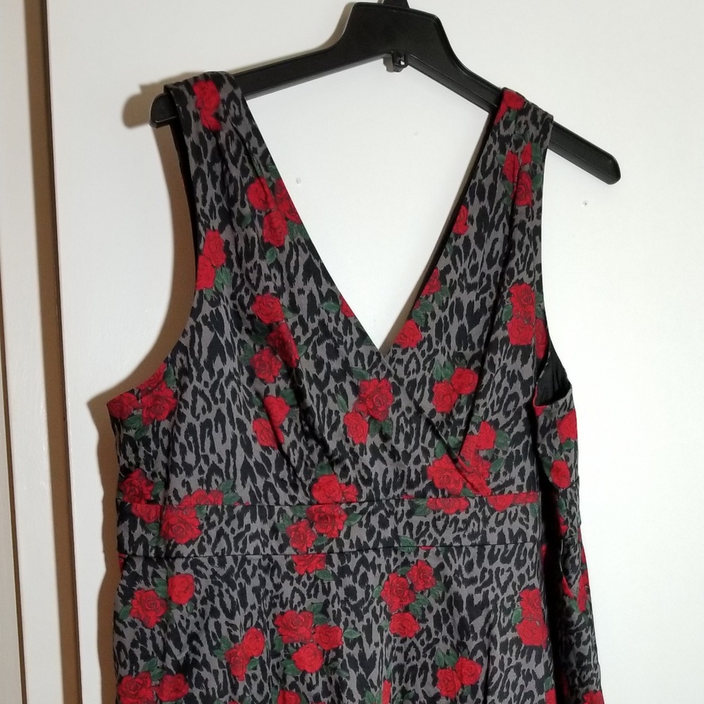 Grey leopard and roses dress - Picture 3 of 4